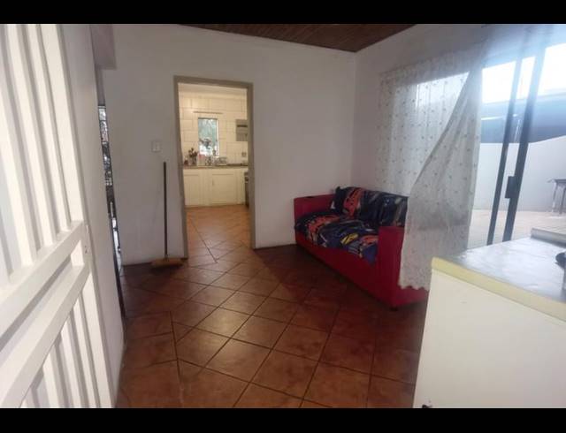 5 BEDROOM HOUSE FOR SALE IN STRUBENVALE